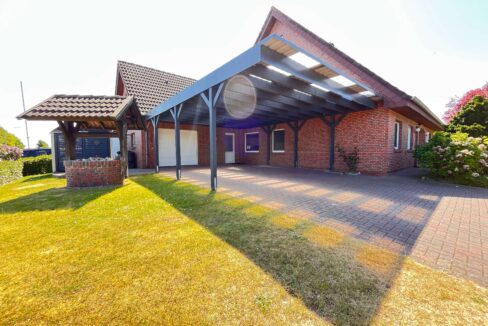 Carport und Garage