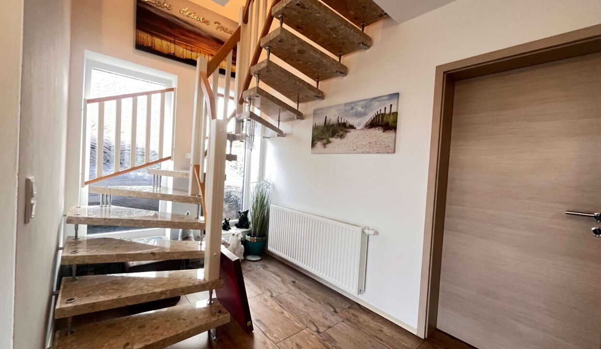 Flur Treppe zum OG