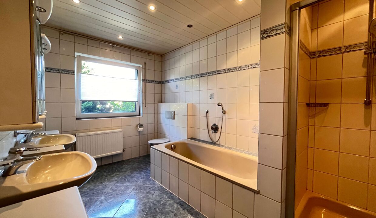 Badezimmer EG