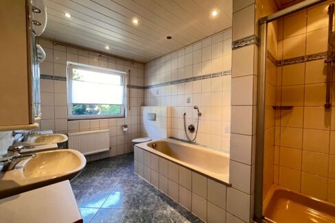 Badezimmer EG