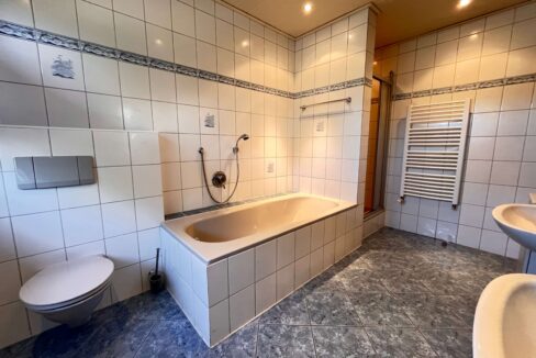 Badezimmer EG
