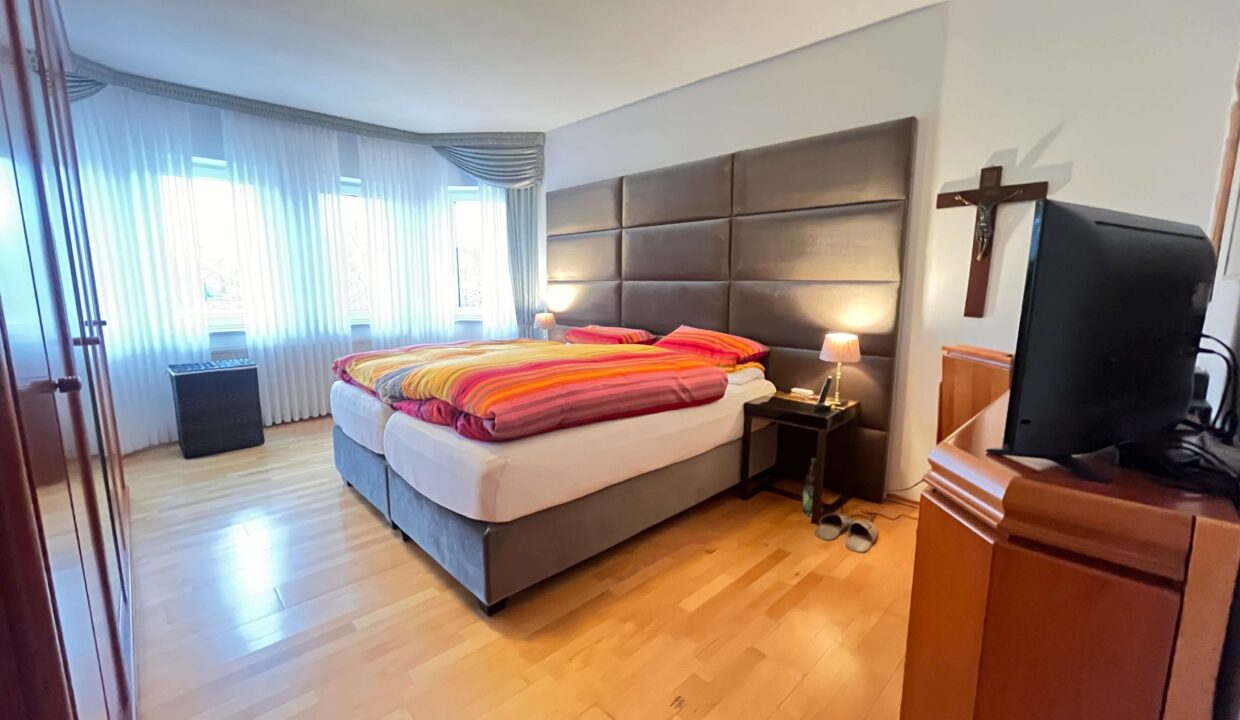 Schlafzimmer mit Erker