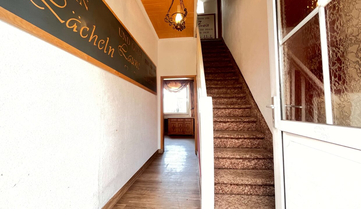 Flur Treppe zum OG