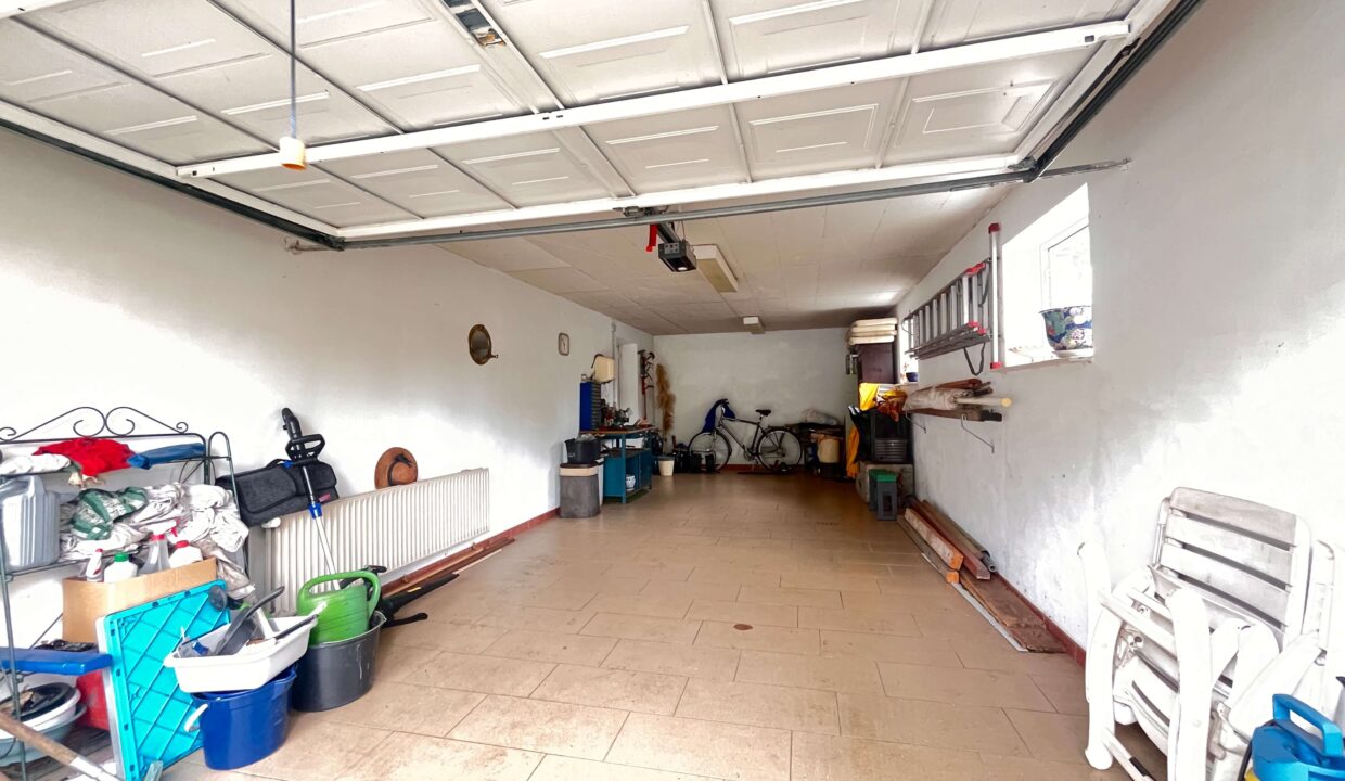 Garage mit elektrischen Tor
