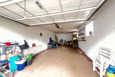 Garage mit elektrischen Tor