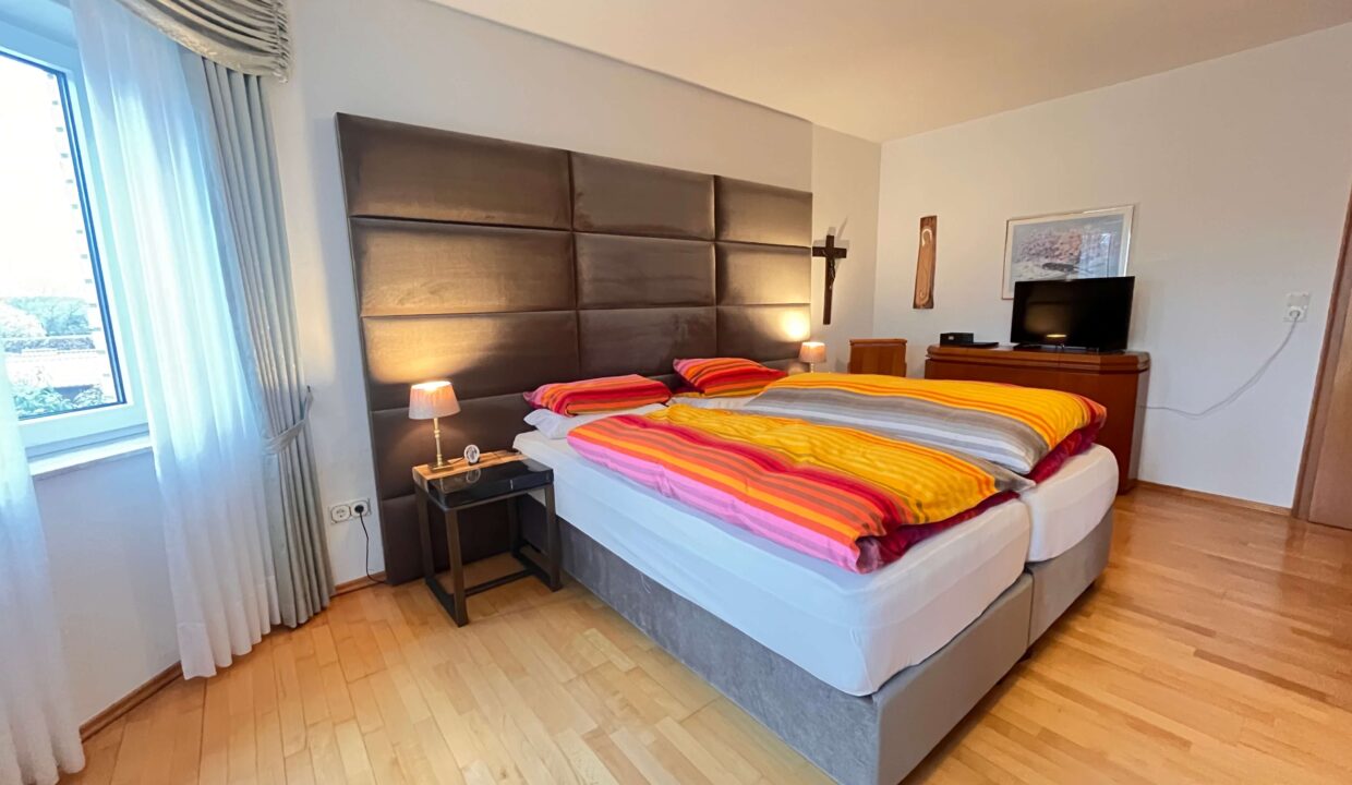 Schlafzimmer mit Erker