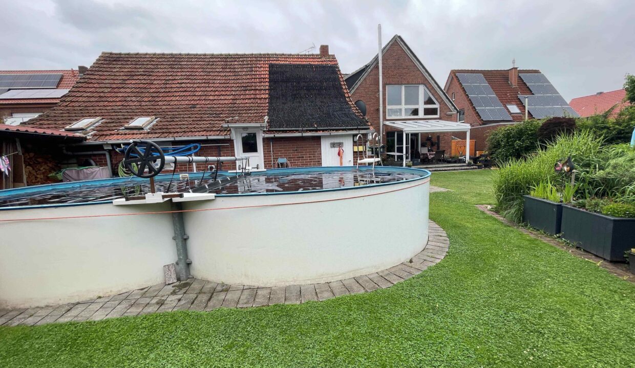 Garten mit Pool