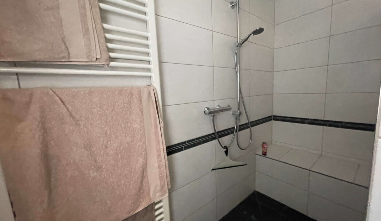 Große Dusche