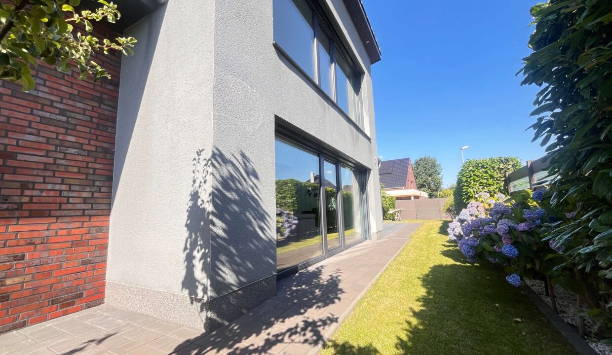 Große moderne Fensterelemente