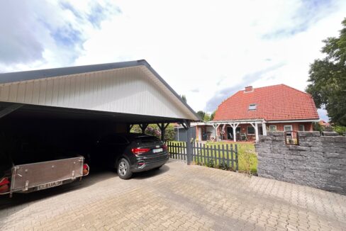 Doppelcarport mit Zugang Garten
