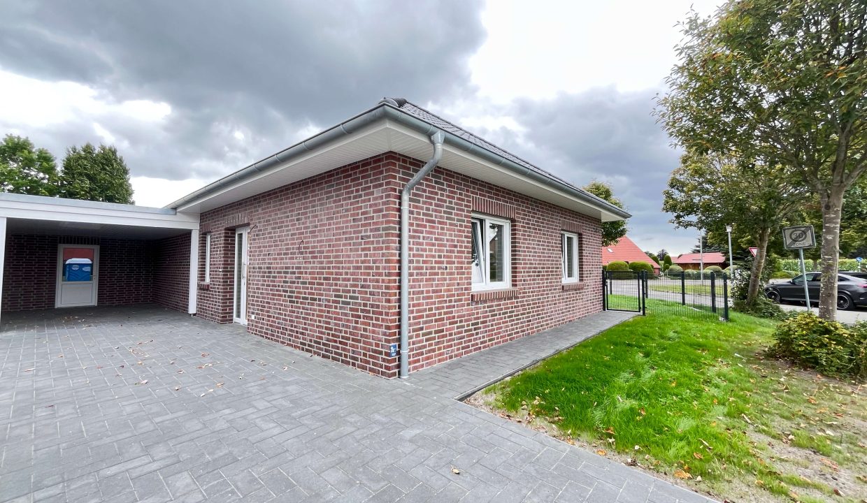 Zufahrt u. Carport