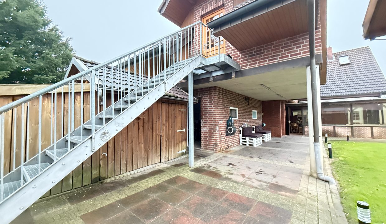 Treppe zur Oberwohnung