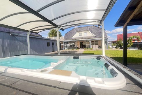 Überdachter Jakusie