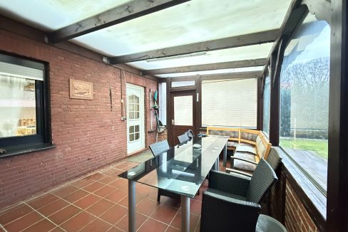 Überdachte Terrasse EG