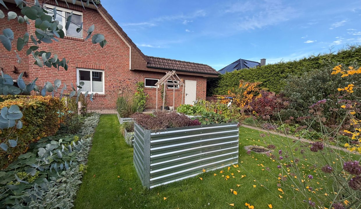 Garten mit Hochbeeten