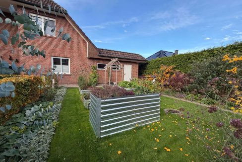 Garten mit Hochbeeten