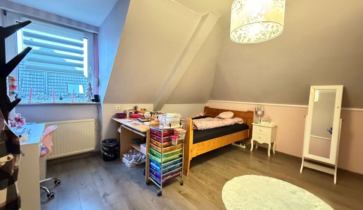 Schlafzimmer DG