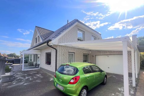 Carport und Garage