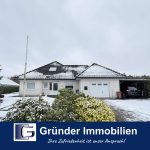 Weißer Bungalow in schöner Lage