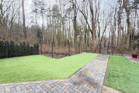 Garten mit Blick zum Wald