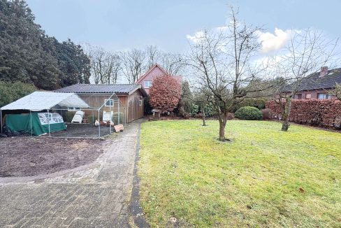 Garten mit Gartenhaus