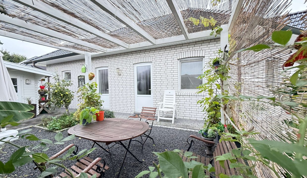 Sonniger Gartensitzplatz