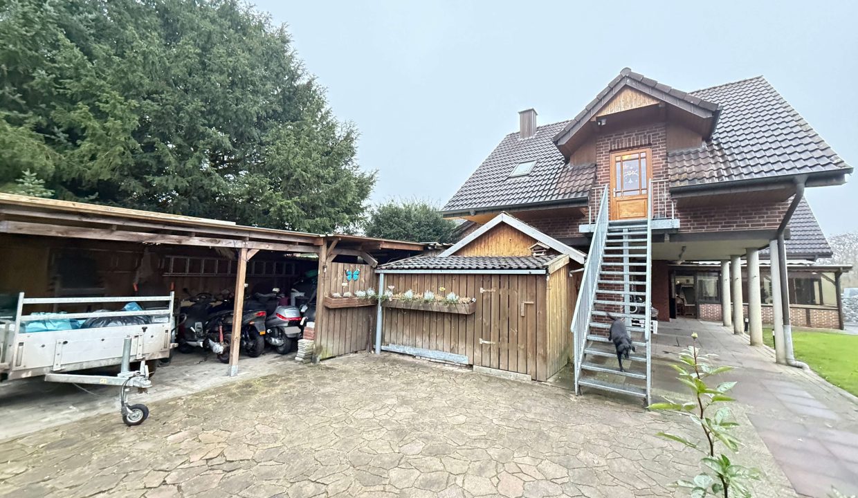 Außentreppe zur Oberwohnung