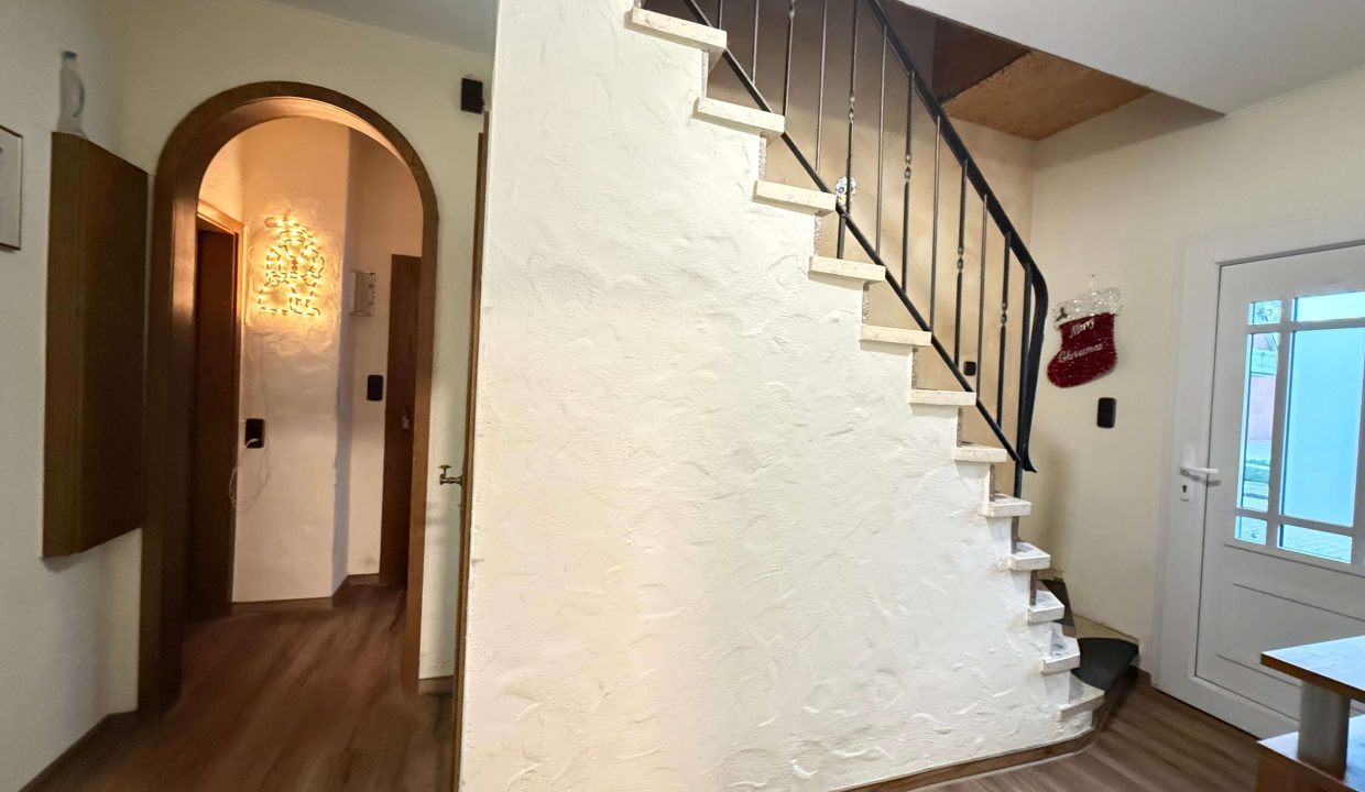 Innentreppe zur Oberwohnung