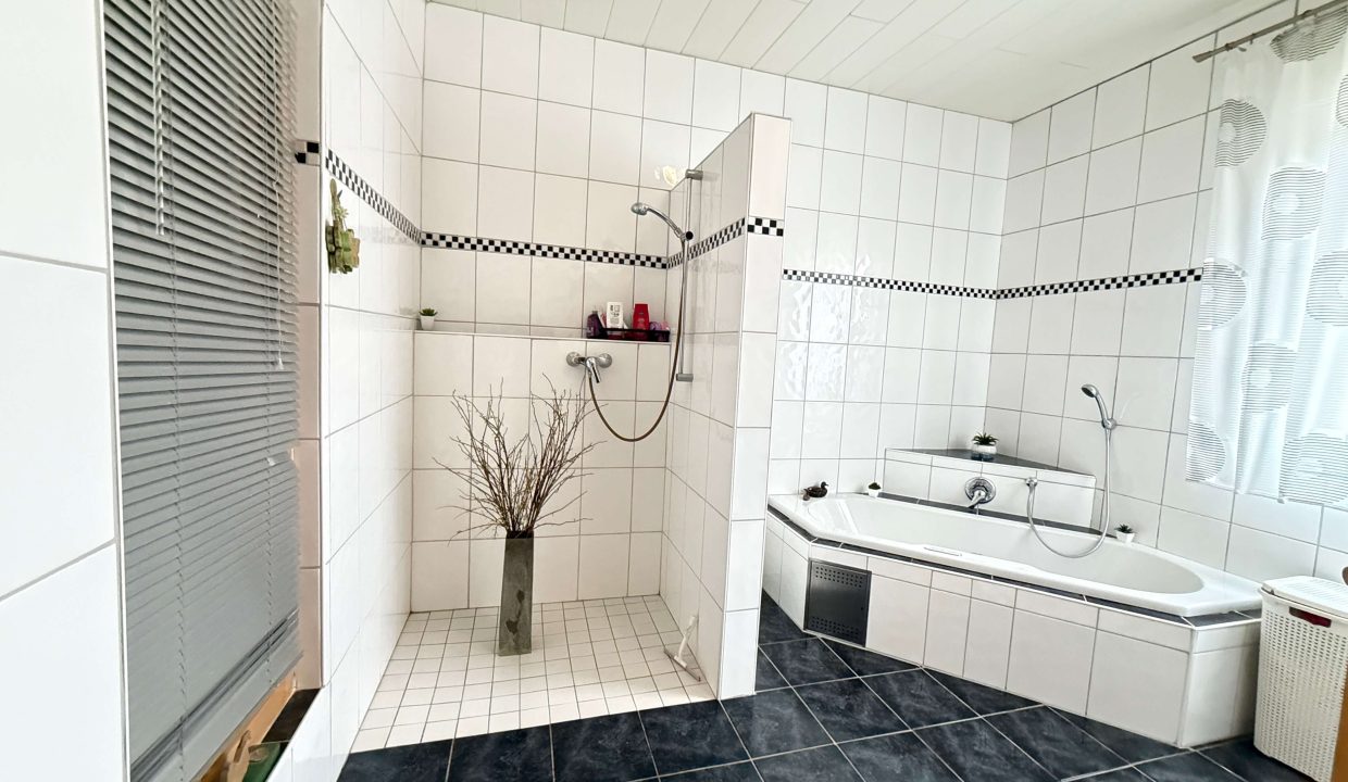 Badezimmer EG