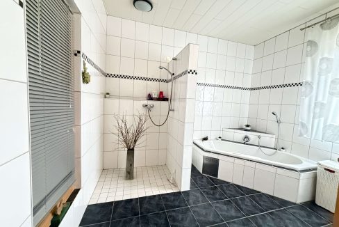 Badezimmer EG