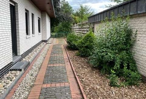 Zuwegung am Haus