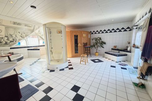 Badezimmer mit Sauna