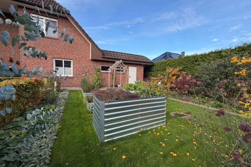 Garten mit Hochbeeten