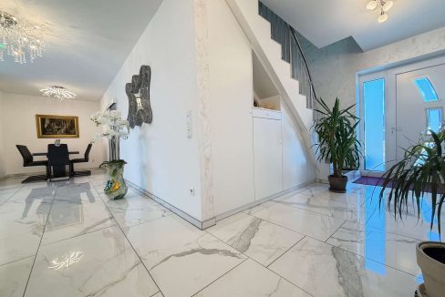 Einbauschränke unter der Treppe