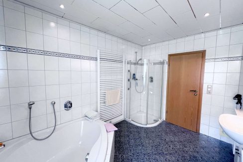 Badezimmer EG2