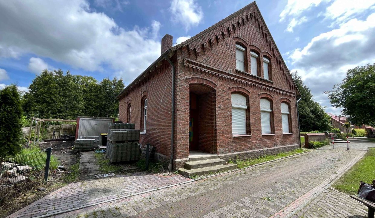 Sanierungsbedürftiges Wohnhaus