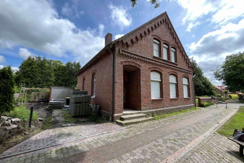 Sanierungsbedürftiges Wohnhaus