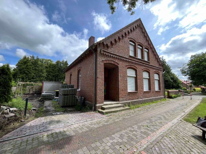 Sanierungsbedürftiges Wohnhaus