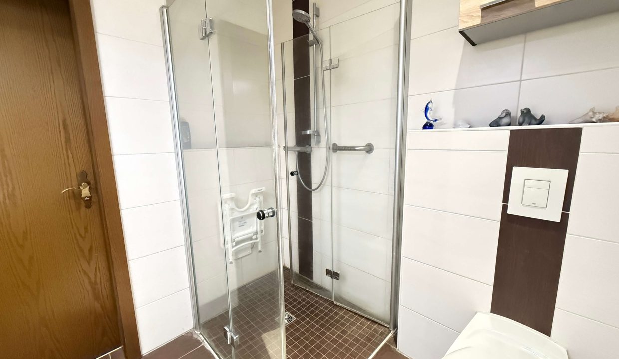 Duschbad EG
