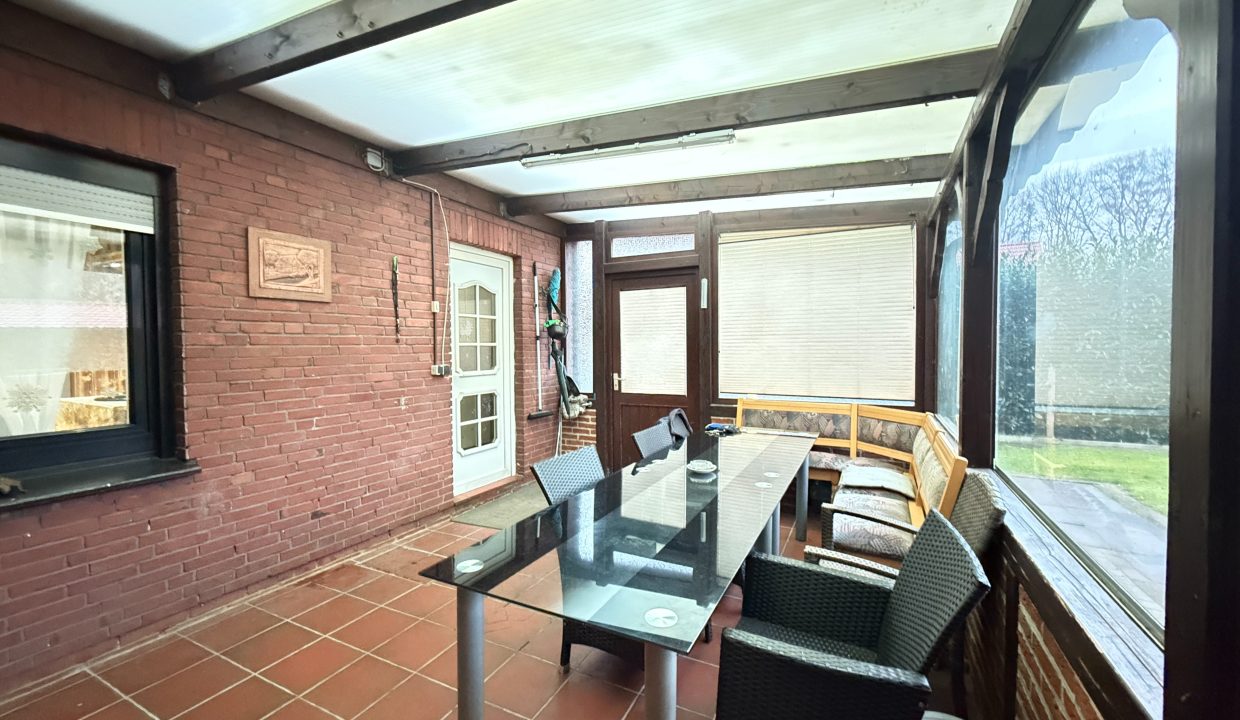 Überdachte Terrasse EG