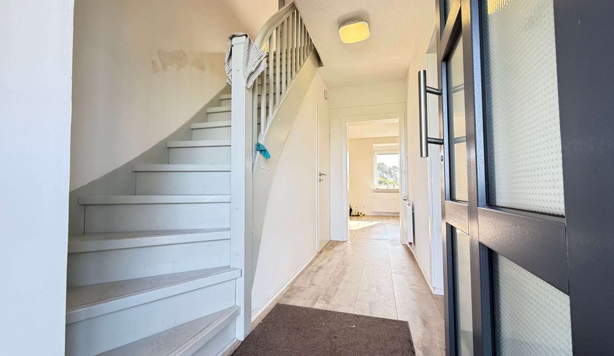 Flur und Treppe