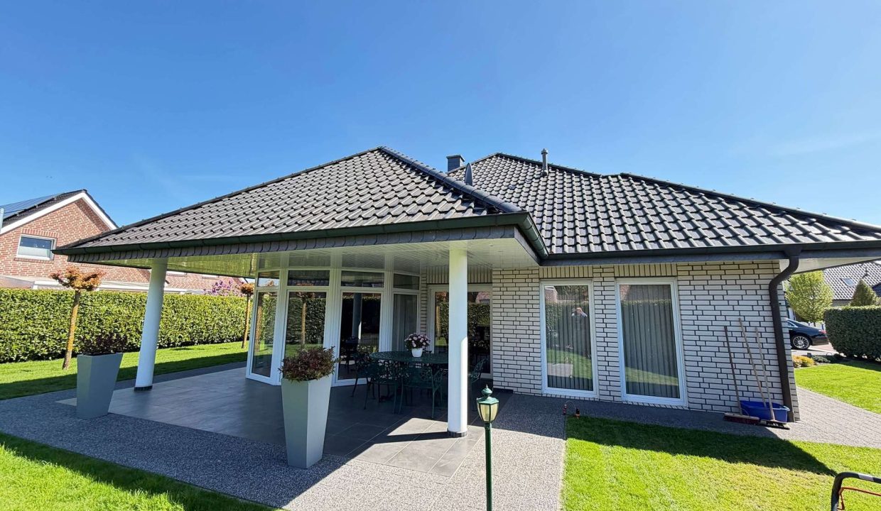 Teilüberdachte Terrasse