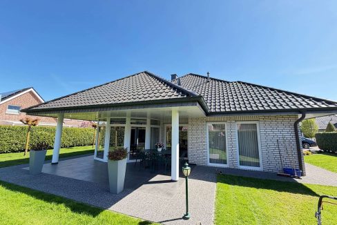 Teilüberdachte Terrasse