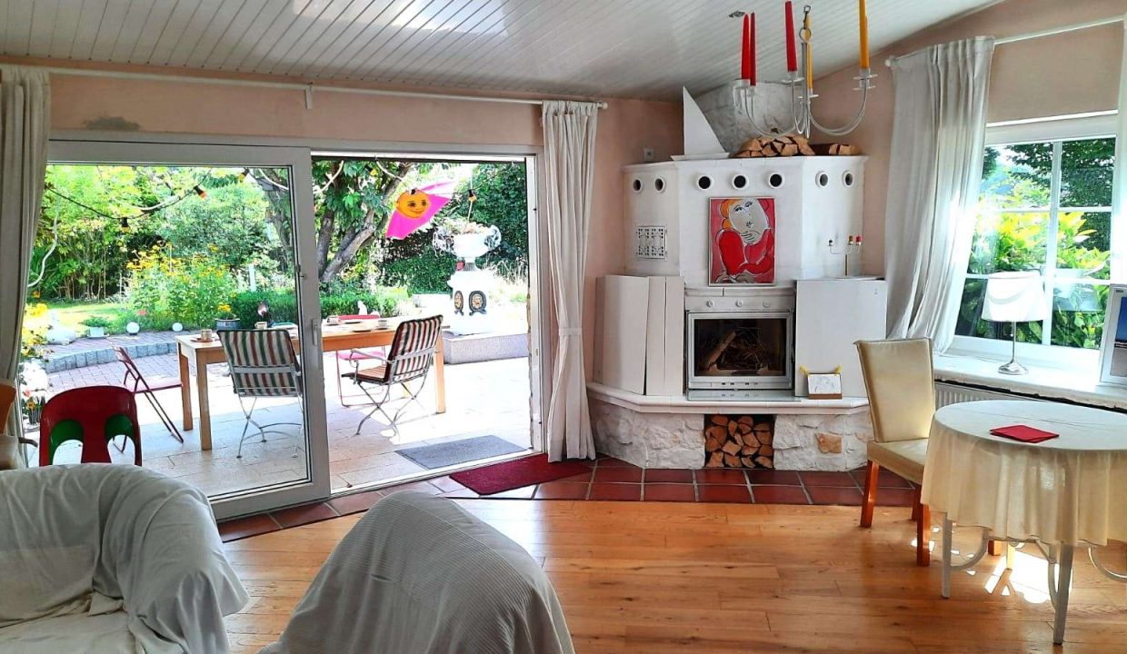 Wohnzimmer mit Kamin