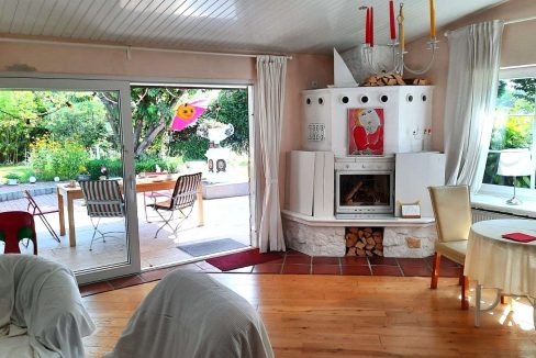 Wohnzimmer mit Kamin