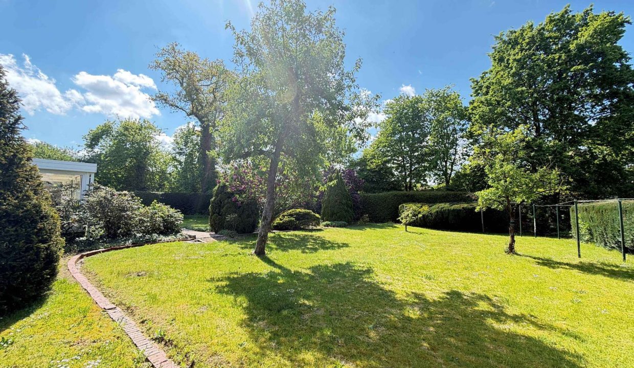 Garten mit Baumbestand