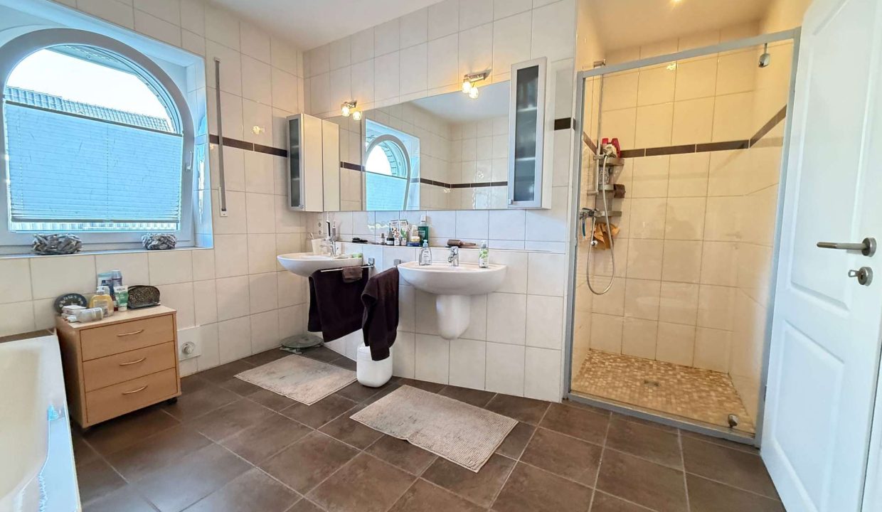 Badezimmer EG