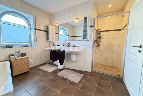 Badezimmer EG