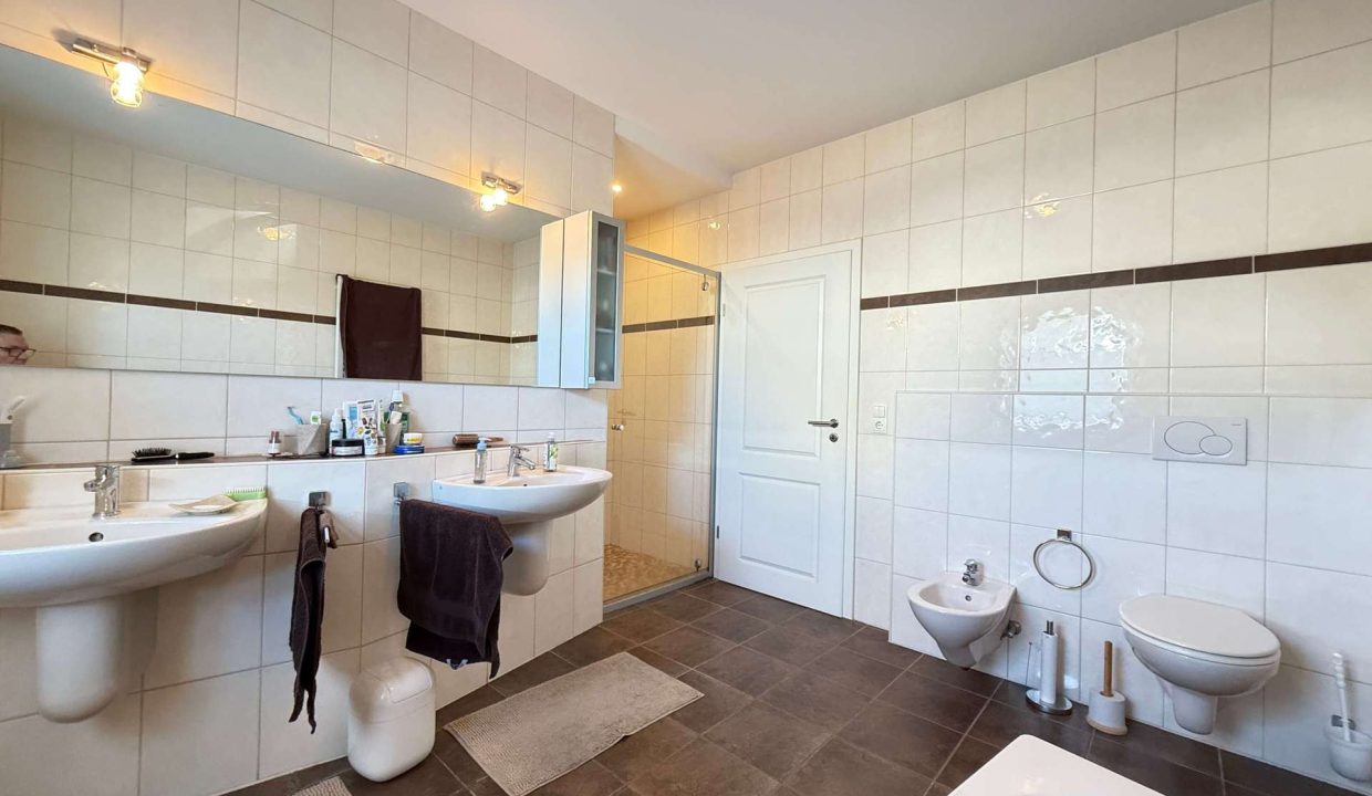 Badezimmer EG