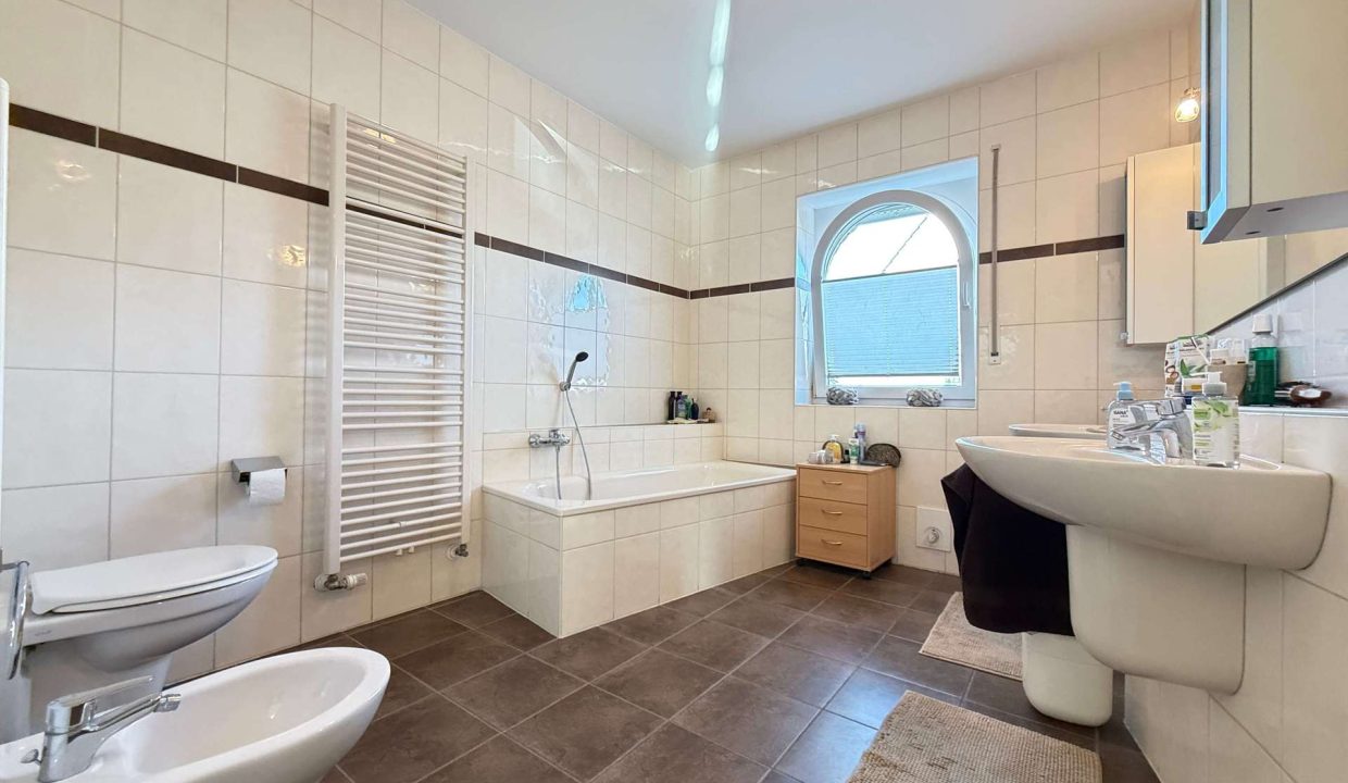 Badezimmer EG